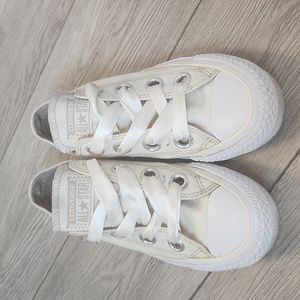 Converse Chuck Taylor All Star Big Eyelets Ox Women US 5 Egret/White